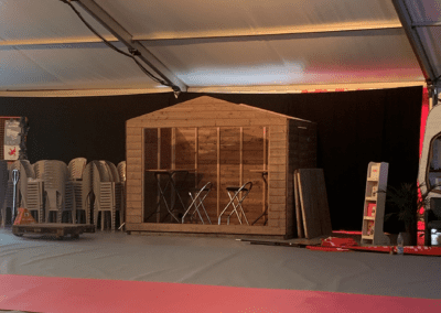 Chalet ouvert sur la facade avant installé à Tournais