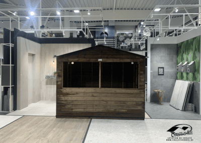 chalet installé dans un show room de carrelage